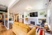 Gorgeous Outdoor Deck and Modern Amenities - Cozy Craftsman Hotels in Indianola