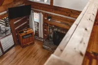 Private Porch with Hot Tub and Nature Views - Spacious Tranquil Retreat Hotels in Wilkes County