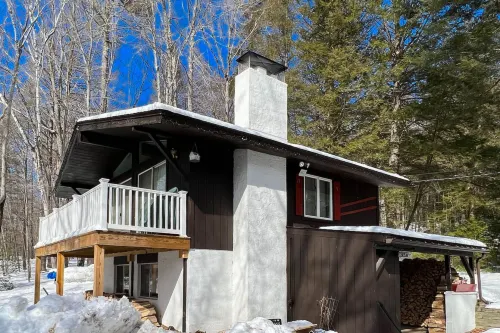 Cozy Fireplace and Stunning Mountain Views - Charming Modern Retreat فنادق في Bartlett