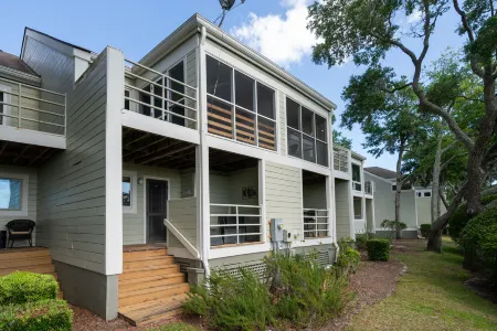 Breathtaking Marsh Views and Screened Porch - Inviting Coastal Haven Отели в г. Сибрук Айленд