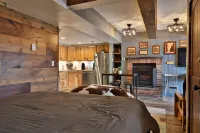 Charming Retreat with Pools and Hot Tub - Inviting Mountain Getaway