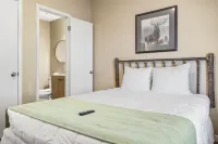 Lake Access and Cozy Outdoor Deck - Charming Retreat Hotels in Kimberling City