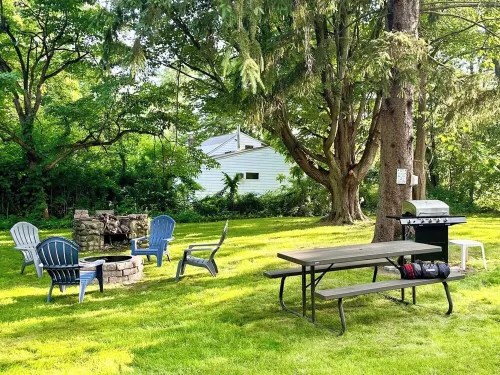 Private Waterfront Retreat – Cozy Fall/Winter Getaway • Hot Tub • Sauna •Firepit