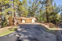 Classic Yosemite Cabin • Room for the Whole Family