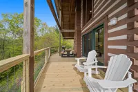 Spectacular Views, Hot Tub, and Pool Table - Stunning Cozy Retreat
