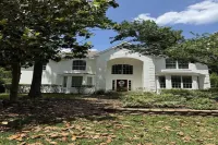 Charming 6-bedroom house w/ Pool in The Woodlands TX