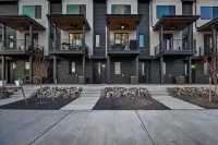 Modern 3Br Townhome with Bikes Sups & Trails