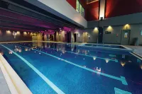 วิลเลจ โฮเต็ล ฟาร์นโบโรช์ - ที่มีสระว่ายน้ำ