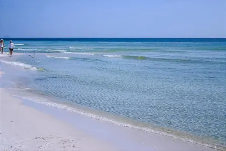 Charming Cottage with Private Deck and Lush Landscaping - Cozy Retreat Отели рядом с достопримечательностью «Сисайд»