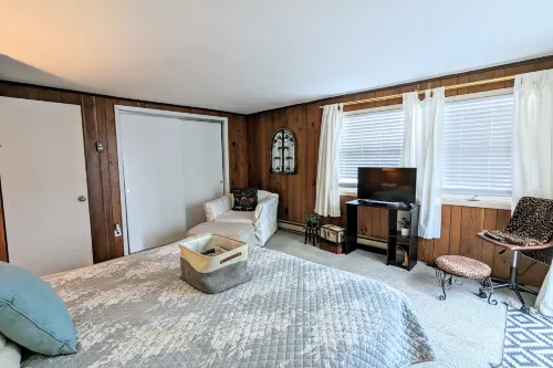 Cozy Cottage with Hot Tub and Game Area - Inviting Family Retreat