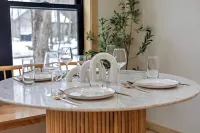 Cozy Modern A-Frame with Hot tub, Fireplace, soak tub & Games