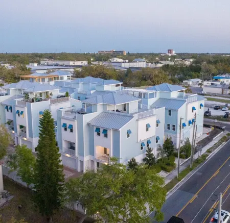 Dunedin Luxury Townhome w/ View of Gulf & Dunedin! Отели в г. Данедин