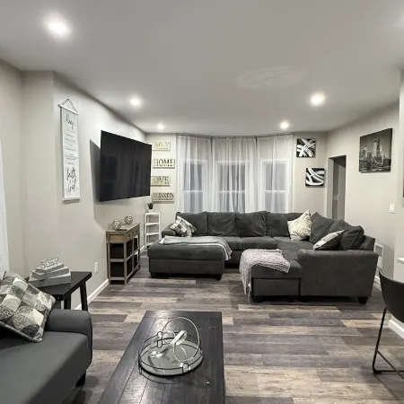 Charming 3-bedroom house with WiFi and AC in enjoyable Buffalo.