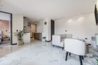 하우시 로렐레스 메데인 호텔