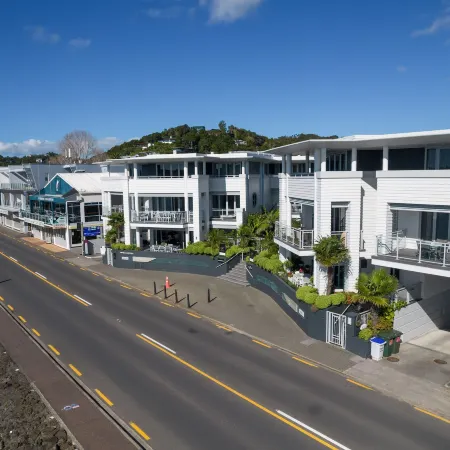 Paihia 2 Bedroom Apartment with Pool