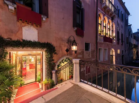 Palazzo Paruta & Wellness Suites Отели рядом с достопримечательностью «Palazzo Pisani Moretta»