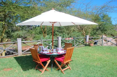 Maneaters Отели в г. Тсаво