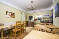 Llangollen Hostel Guest Rooms - No Dormitories - Self Catering Hotels in Llangollen