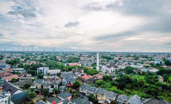 Comfortable 2Br Apartment at Cinere Resort