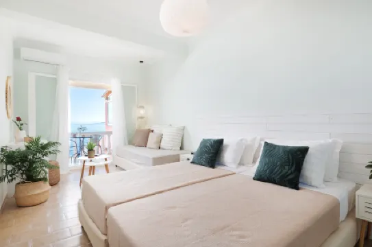 Marina Beachfront Apartment by Konnect, Ipsos