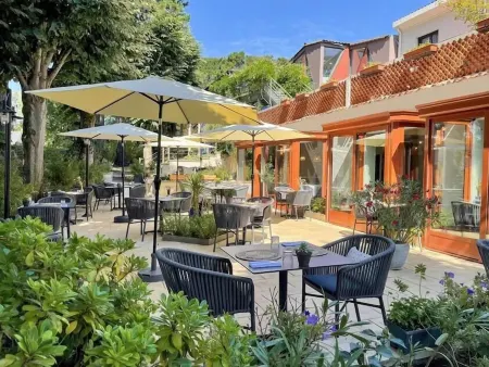 Quintessia Resort et Spa Отели в г. Орво