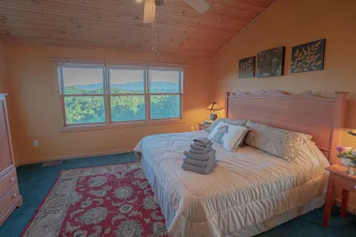 Poppy’s Place Cabin Hotels in Dandridge