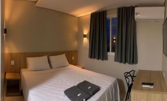Izzy Hotel