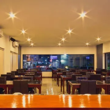 Chada Veranda Hotel Отели рядом с достопримечательностью «Туек Ком»