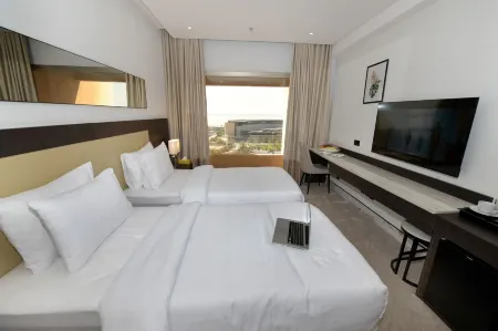 Carlton Tower Hotel Kuwait Отели рядом с достопримечательностью «Al Hamra Tower»