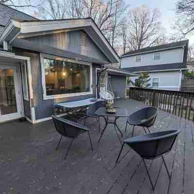 Modern Luxe Family & Groups Friendly Bungalow with Patio & Workspace Hotel Exterior