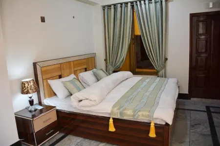 Khyber Guest House Swat Отели рядом с достопримечательностью «Qambar Chowk»