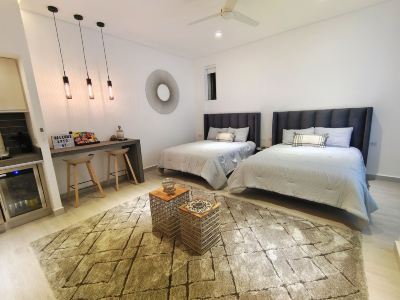 1st Luxury Warehouse