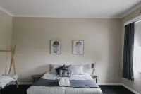 General Roberts Hotel Hotels in Adamstown