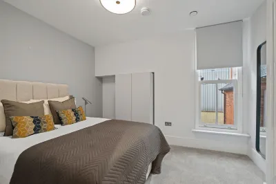 Victoria House by Aeria Apartments Hotels near The Oracle