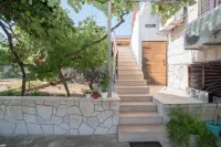 Apartments Nataša Hotels in Dol