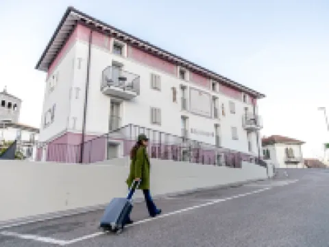 ミララゴ ロカルノ イージー ルームズ ムラルトのホテル