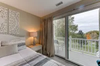 2 Bedroom Condo Golf Course Views 5166 Hotel di Elk Rapids