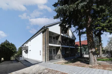 Villa Oliver 1 Hévíz Отели рядом с достопримечательностью «Термальное озеро Хевиз»