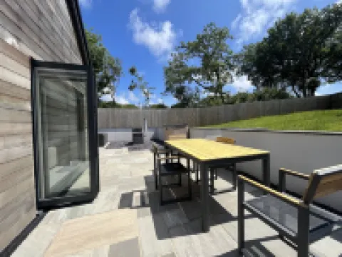 Oak Cottage Hotels in Carew