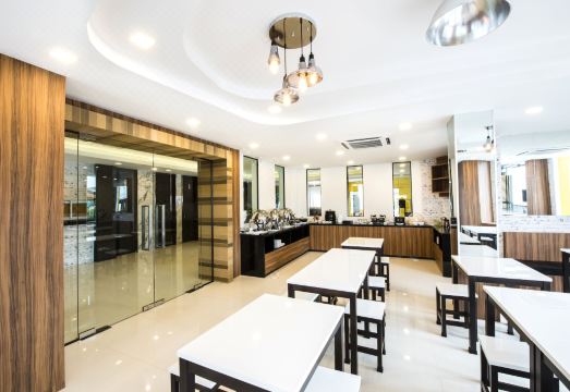 1. 더 서클 호텔..