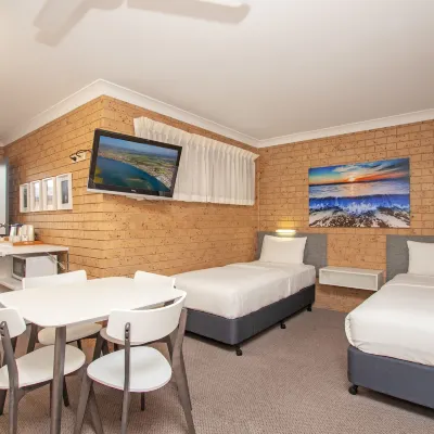 Coast Inn Motel Hotels near Shelly Beach