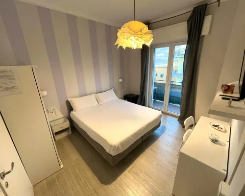 F Rooms Hotels near Ospedale Monaldi