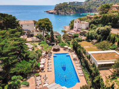 Hotel Aigua Blava Hotels near Cala de S'eixugador