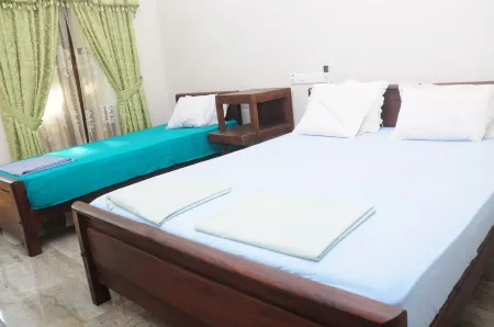 Traveller's Home Hotel