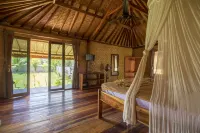 Baha Baha Villas West Sumbawa - Free Yoga Class, Gym Daily Included for Guest - Fast Wifi Starlink Hotels in Sekongkang