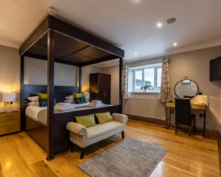 Crossways Hotels in Shepton Mallet