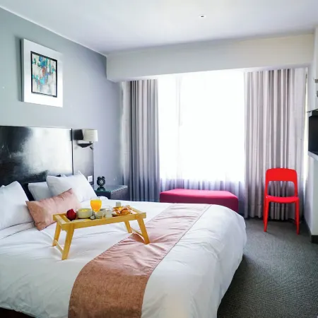 Apart Hotel Petit Palace Suites