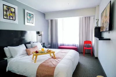 Apart Hotel Petit Palace Suites Hotels near Paint Rush - El primer splatter room en el Perú