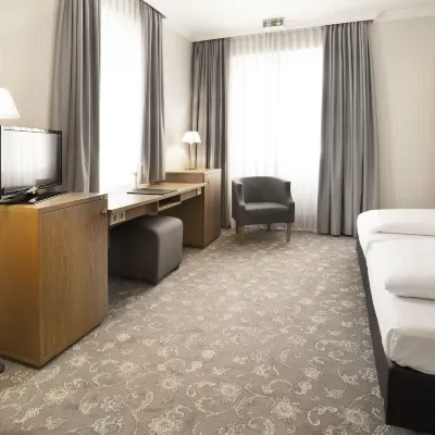 Townhouse Hotel Hotels near Eurotower