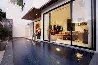 By the Lake Villas Hotel a Nai Harn Beach